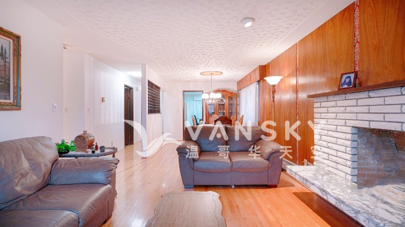 260410232412_2628 8TH RP3 LIVINGROOM_副本.jpg